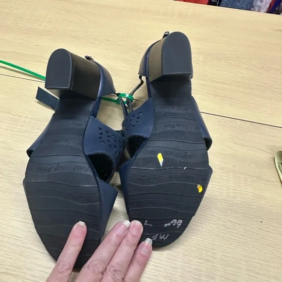 Easy Street Women’s Adara Navy Heeled Sandal Size 7.5 W NWOT - Picture 7 of 8